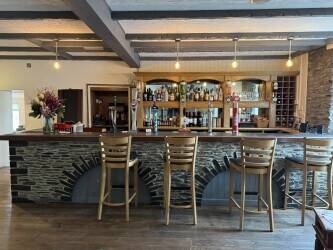 WEST WALES  TRADITIONAL PUBLIC HOUSE AND RESTAURANT ON THE EDGE OF BUSY MARKET TOWN