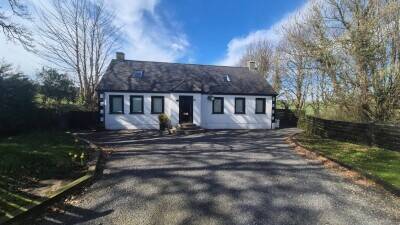 Well Presented 10-Bedroom Country House Hotel with Seperate 3-Bed Cottage - For Sale