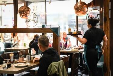 Thriving High Street Caf&eacute;/Restaurant &ndash; Prominent Location &ndash; Daytime Trade Only &ndash; &pound;600K Turnover