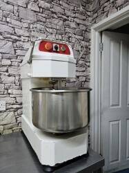 Pizza and Kebab takeway,  accommodation included , late night opening hours,  prime location