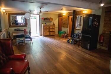 KENT - CLOSED PUB ON BUSY ARTERIAL ROAD