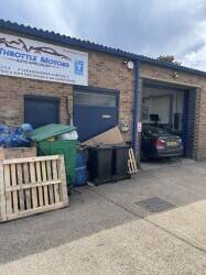 Vehicle servicing centre & MOT for class 1/2/4 Photo 3