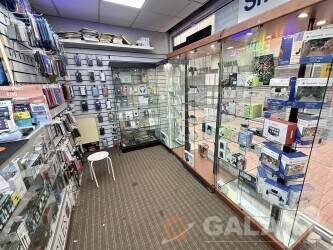 Vape, Mobile Phone & Repair Shop in High Street for Sale in Berkshire