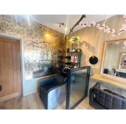 Hairdresser Salon & Beauty Room Stunning! Merstham near Reigate