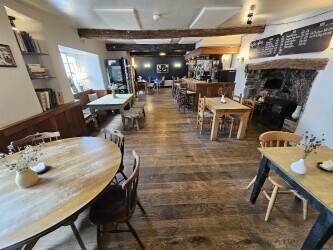 Immaculate & Extremely Profitable Devon Country Inn With 3/4 Letting Bedrooms & Owners Apartment