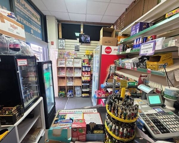Kiosk selling Counter News, Confectionery, Tobacco, Vapes, Sandwiches, Teas & Coffees for Sale