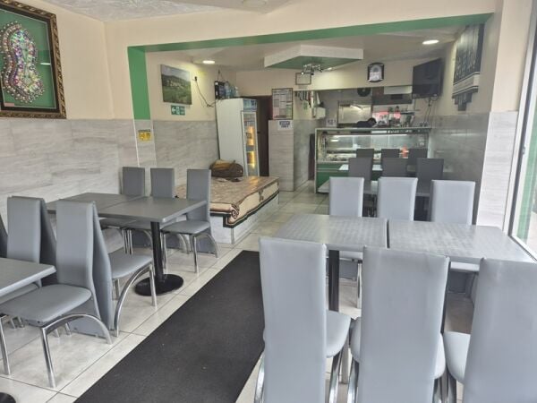 Spice Up Your Future with This Thriving Restaurant in Slough!