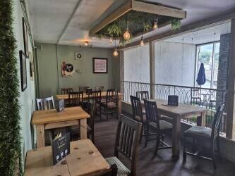 LAKE DISTRICT - STYLISH BAR AND KITCHEN IN TOURIST TOWN