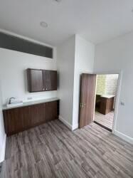 Beauty salon ready to let - currently not trading Beauty salon ready to let - currently not trading