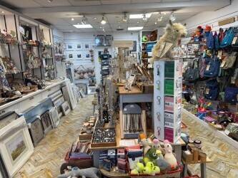 An outstanding gift shop occupying a 100% prime retail pitch in St Andrews (ref 1761)