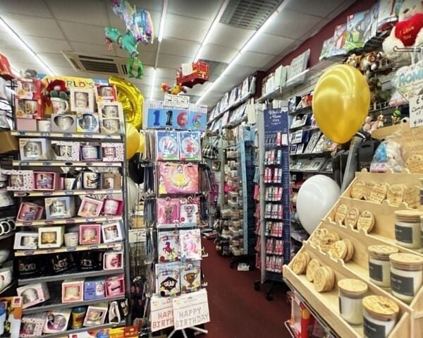 1995 Gift Shop With Greeting Cards, Party, Balloons, & Fancy Dress for Sale 1995 Gift Shop With Greeting Cards, Party, Balloons, & Fancy Dress for Sale