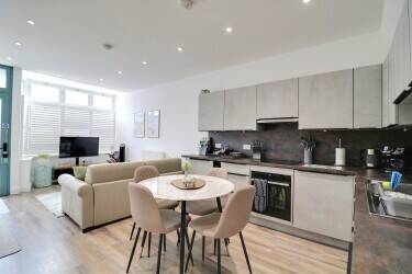 FREEHOLD PRIME HOLIDAY LET INVESTMENT FREEHOLD PRIME HOLIDAY LET INVESTMENT