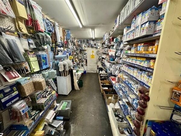 LEASEHOLD HARDWARE/DIY/KEYCUTTING STORE