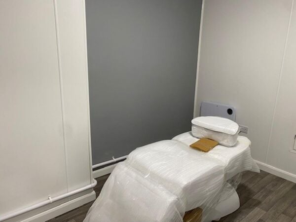 Leasehold Tanning Salon & Beauty Rooms Located In Northfield