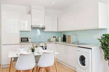 Freehold Serviced Accomodation Freehold Serviced Accomodation