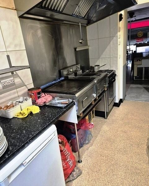Café Snack Bar With Full On Licence for Sale