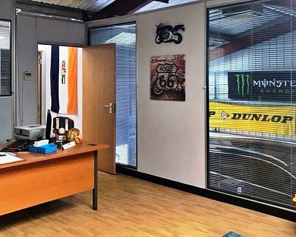 Car & Motorcycle Workshop Plus Motorbike Mot Bay for Sale