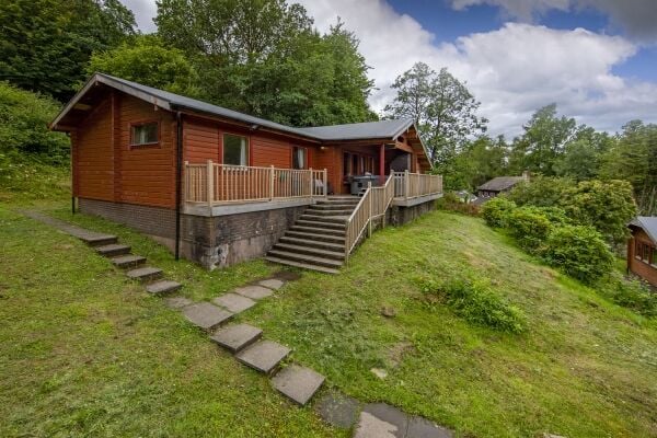 Luxury Lodges Situated in Beautiful Lochside Location Luxury Lodges Situated in Beautiful Lochside Location