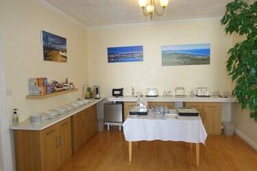 Immaculate Freehold Guest House with CAR PARK Convenient Beach in Weymouth
