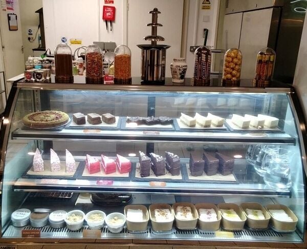 Staff Run Ice Cream Parlour Specialising In Hand Made Ice Cream & Dessert Bar With Waffles And Crepes for Sale Staff Run Ice Cream Parlour Specialising In Hand Made Ice Cream & Dessert Bar With Waffles And Crepes for Sale