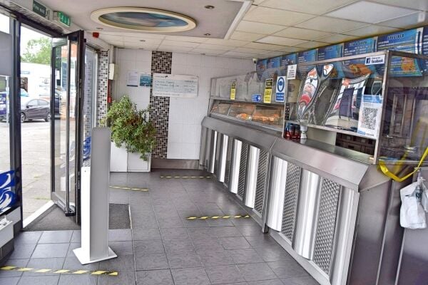 WELL-ESTABLISHED FISH & CHIP SHOP WITH 3-BED FLAT – WOLVERHAMPTON WELL-ESTABLISHED FISH & CHIP SHOP WITH 3-BED FLAT – WOLVERHAMPTON