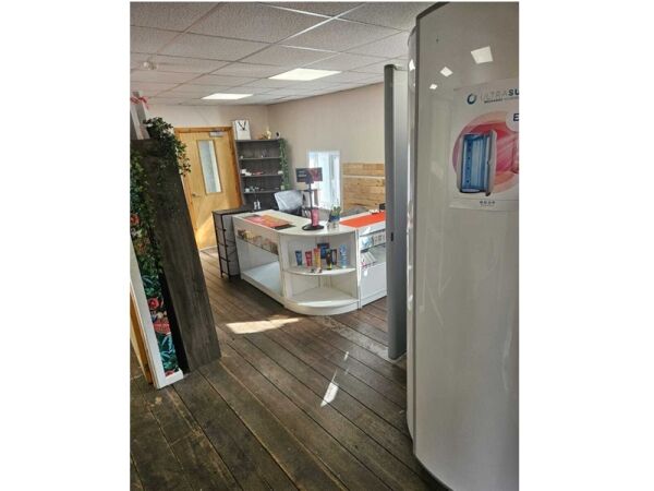 Golden Opportunity – Thriving Tanning & Vape Business with Lucrative Sublets