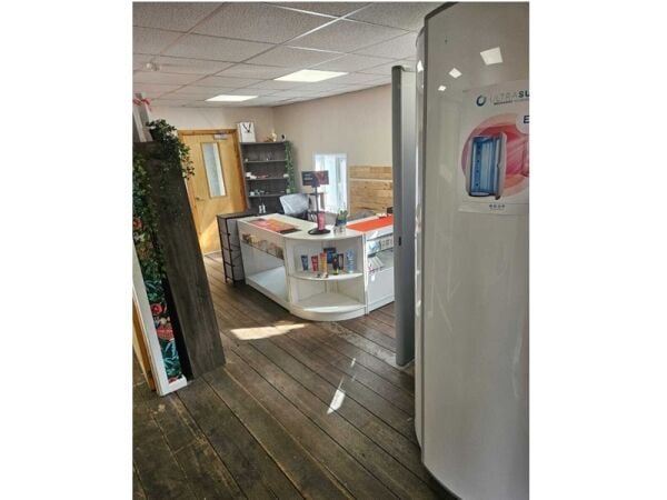Golden Opportunity – Thriving Tanning & Vape Business with Lucrative Sublets Golden Opportunity – Thriving Tanning & Vape Business with Lucrative Sublets