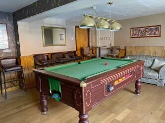 POWYS – WELL-APPOINTED FOOD LED PUBLIC HOUSE WITH EXCELLENT TRADE GARDENS IN BUSTLING MARKET TOWN