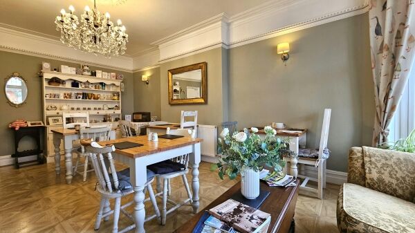 Character Home & Income B&B Ideally Located Between Shops & Seafront