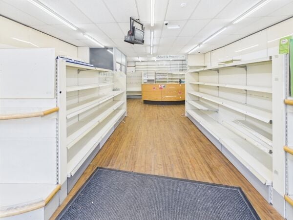 Versatile Retail Space in Prominent Position Versatile Retail Space in Prominent Position