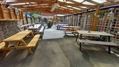 Mid Wales/Shropshire border - market town 'black & white' freehouse