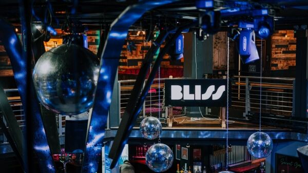 Renowned Late-Night Venue with Prime High Street Location Photo 3