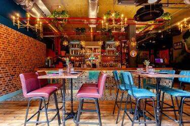 Beautifully fitted 1am licensed ground floor restaurant & bar located in Elephant & Castle