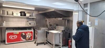HOT FOOD TAKEAWAY IN BARNSLEY, SOUTH YORKSHIRE:  POTENTIAL GOLD MINE!!
