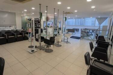 Beauty Salon in Prime Location