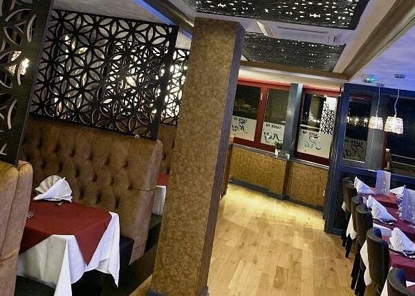 Luxurious Licensed Indian Restaurant for Sale Luxurious Licensed Indian Restaurant for Sale