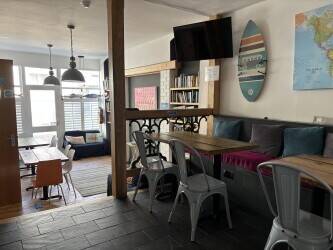 DEVON – INDEPEDENT TOWN CENTRE HOSTEL IN PICTURESQUE SEASIDE RESORT