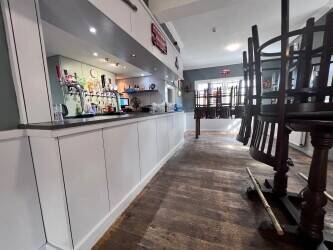 SOUTH YORKSHIRE - 4 BEDROOM TOWN CENTRE WET LED PUBLIC HOUSE