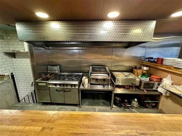LEASEHOLD
LIC. MEXICAN RESTAURANT TAKEAWAY