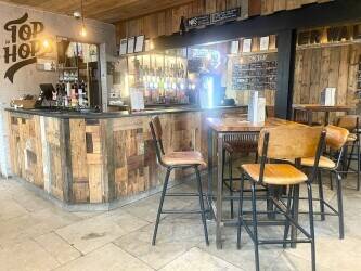 NORTHAMPTONSHIRE - THREE STOREY CHARACTER PUB AND RESTAURANT