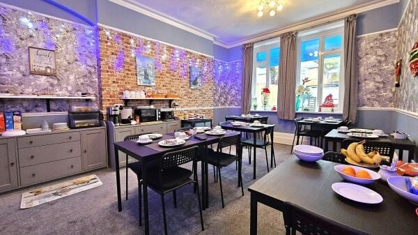 Home & Income B&B Close Travel Interchange and Business District Also Suiting HMO Use