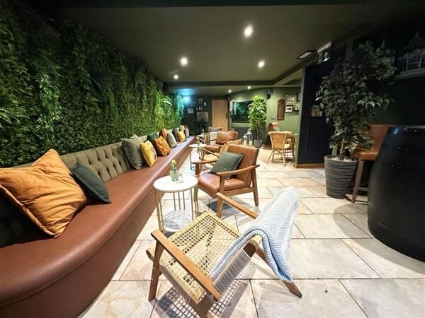 Restaurant Unit in Hale, Altrincham Restaurant Unit in Hale, Altrincham
