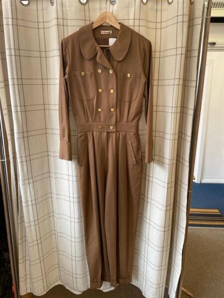 LEASEHOLD
VINTAGE CLOTHES SHOP LEASEHOLD
VINTAGE CLOTHES SHOP