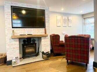 LINCOLNSHIRE - PUB AND RESTAURANT WITH 3 EN SUITE BEDROOMS AND LARGE CAR PARK