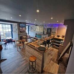 GWYNEDD - REFURBISHED PUBLIC HOUSE WITH EIGHT LETTING ROOMS