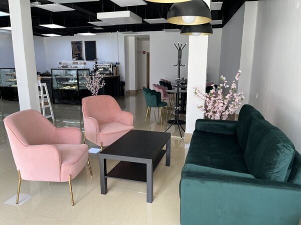 A Slice of Success – Stylish Cake Shop in Poole