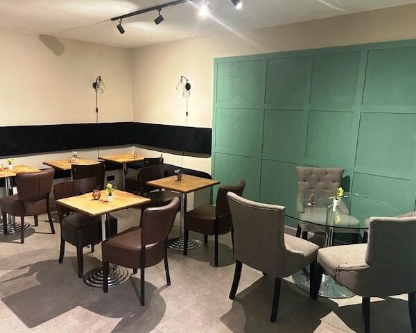 Ready To Open Modern Licensed Café closed for Sale