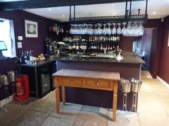 OXFORDSHIRE - ATTRACTIVE CHARACTER VILLAGE HIGH TRADING PUB/RESTAURANT