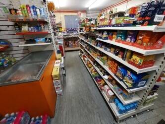 A off licence shop with 2 bedrooms flat for sale in kettering, Northamptonshire