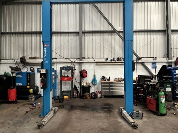 MOTOR VEHICLE M.O.T CENTRE SERVICING AND REPAIR WORKSHOP